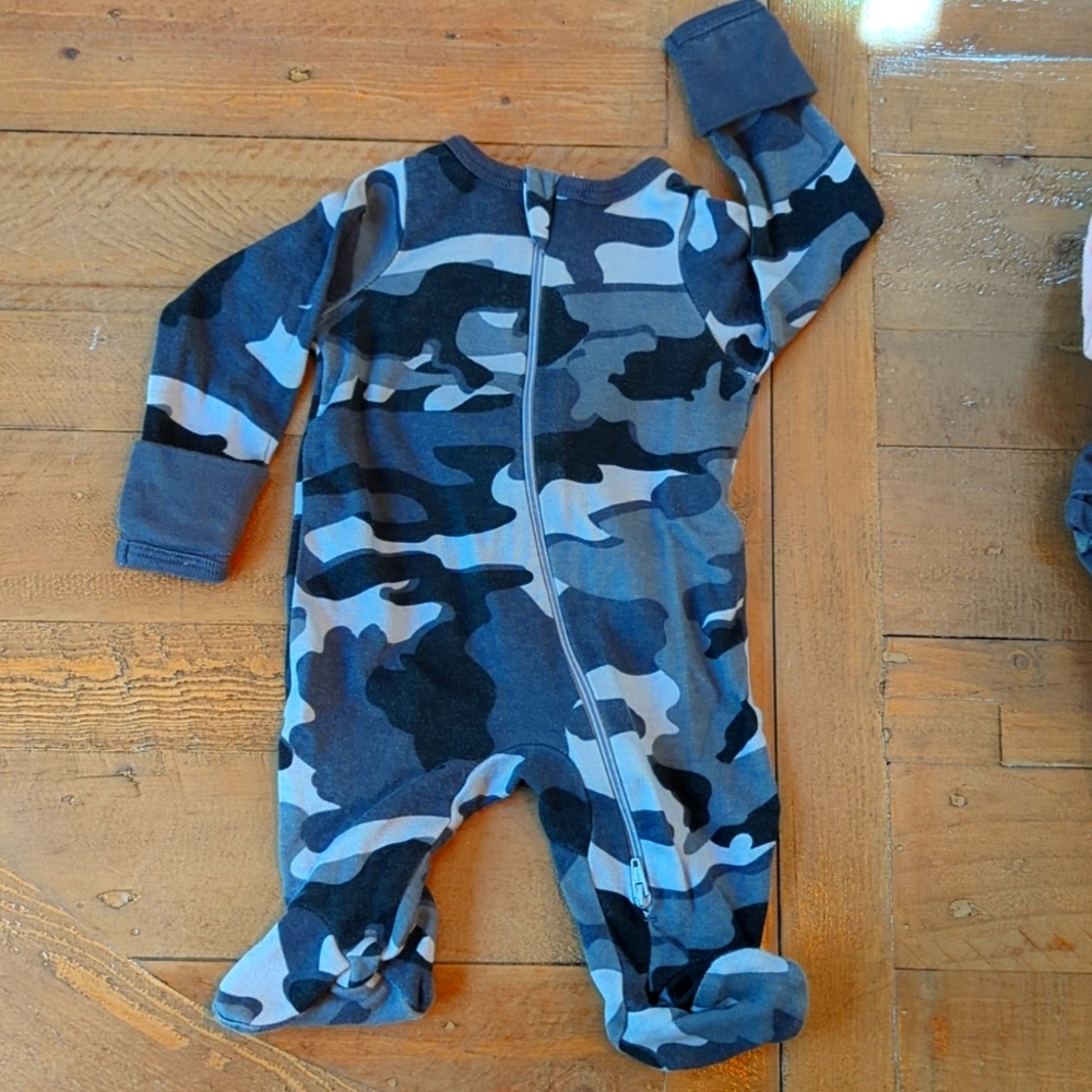 Wondernation camo newborn footie